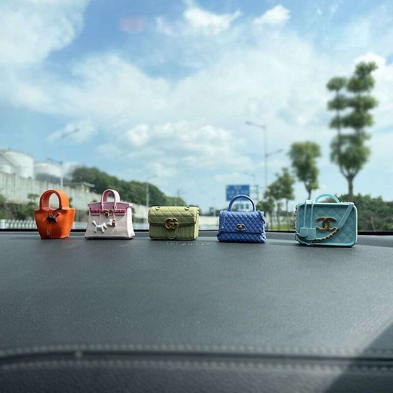 Aromatherapy Car-Mounted Perfume Accessories Ornament Perfume Aromatherapy Car Central Control Decoration For Women High-End Light Internet Celebrity