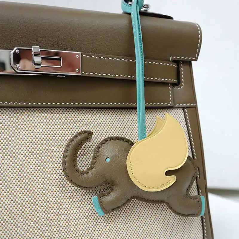 Designer Flying Elephant Bag Pendant Handcraft Sewn ather Bagpack Decoration Hanging Car Keychain Bag Accessories G250825