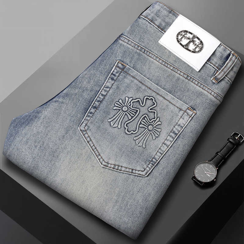 High-end men's jeans for spring and summer, thin, stretchable, slim-fit ankle-length light blue brand embossed pants L250825