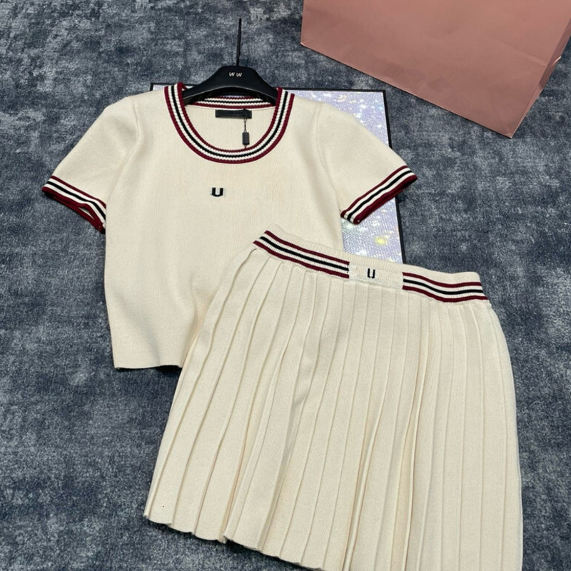Knitted Designer Skirts Set Fashion Womens Two Piece Dress Set Women Knits Top Sweater And Pleated Half Skirt 2Pcs Luxury Dresses For Women Outfits