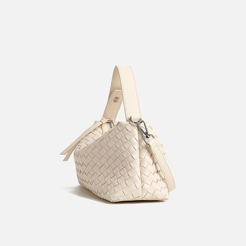 this year New niche hand-woven bag with large capacity shoulder and crossbody baguette bag and comes with a pendant