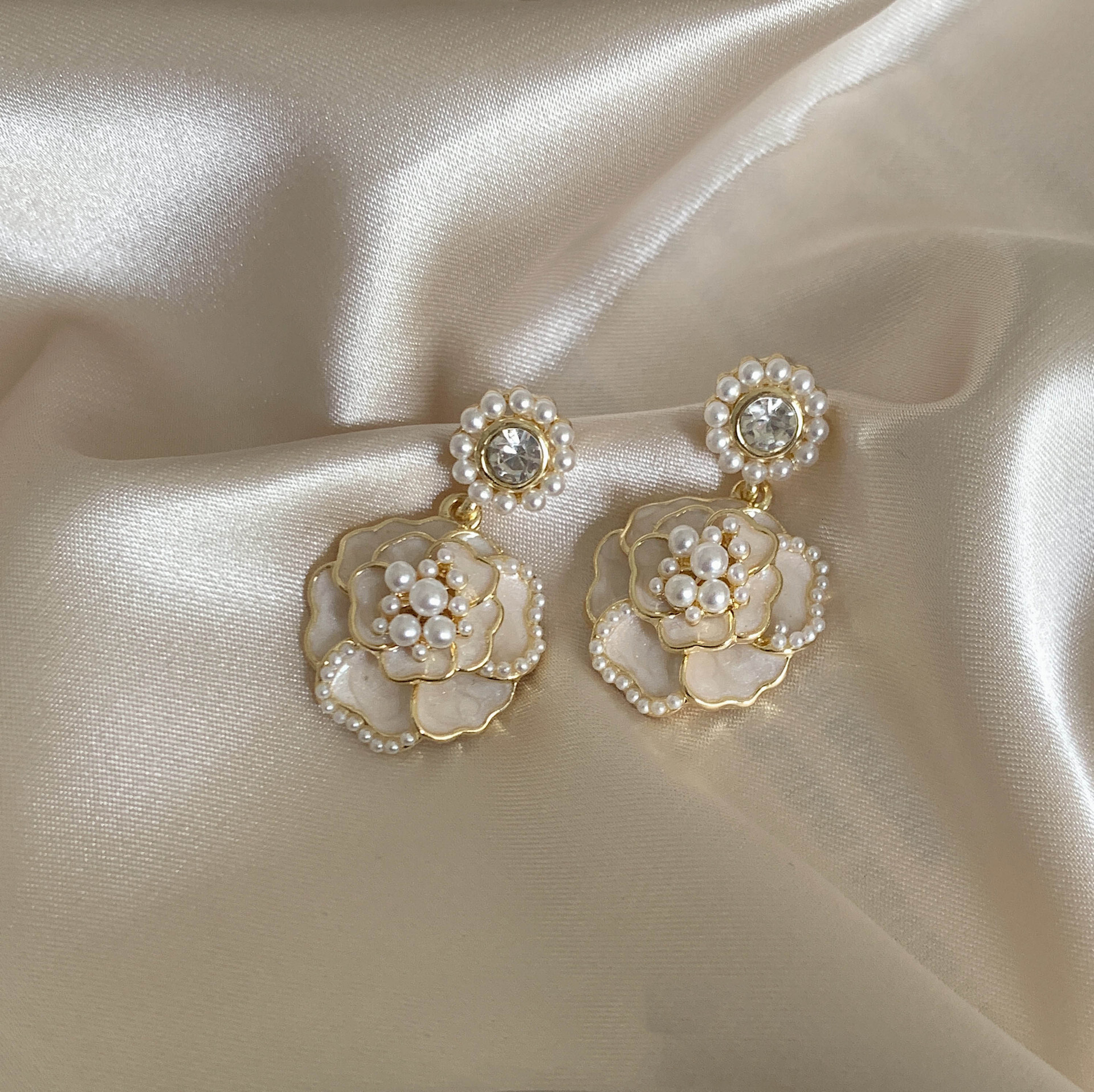 Sier Needle Pure Pearl Camellia Elegant High-end Earrings Studs French Style Ear Jewelry - view 3