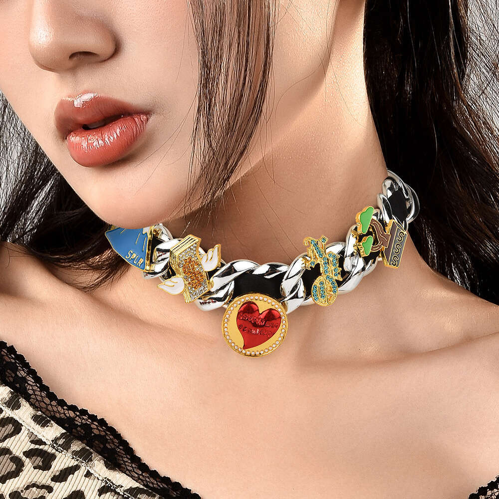 Designer Keychain Bag Charm Keychain Wallet Celebrity Style Pearl Heart Flower Rotatable Necklace Hip Hop Pendant Trendy