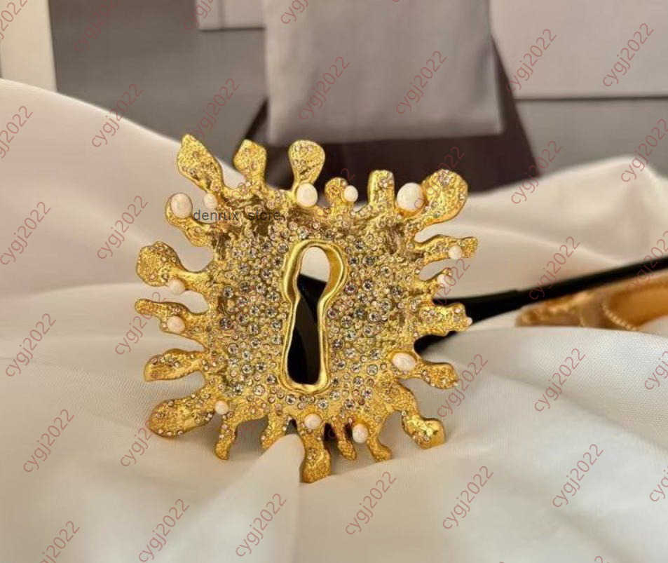 keyhole Shaped Brooches Pins Schiaparelli high-end diamond studded Brooch Bag Clothes Hats Accessories Z250825