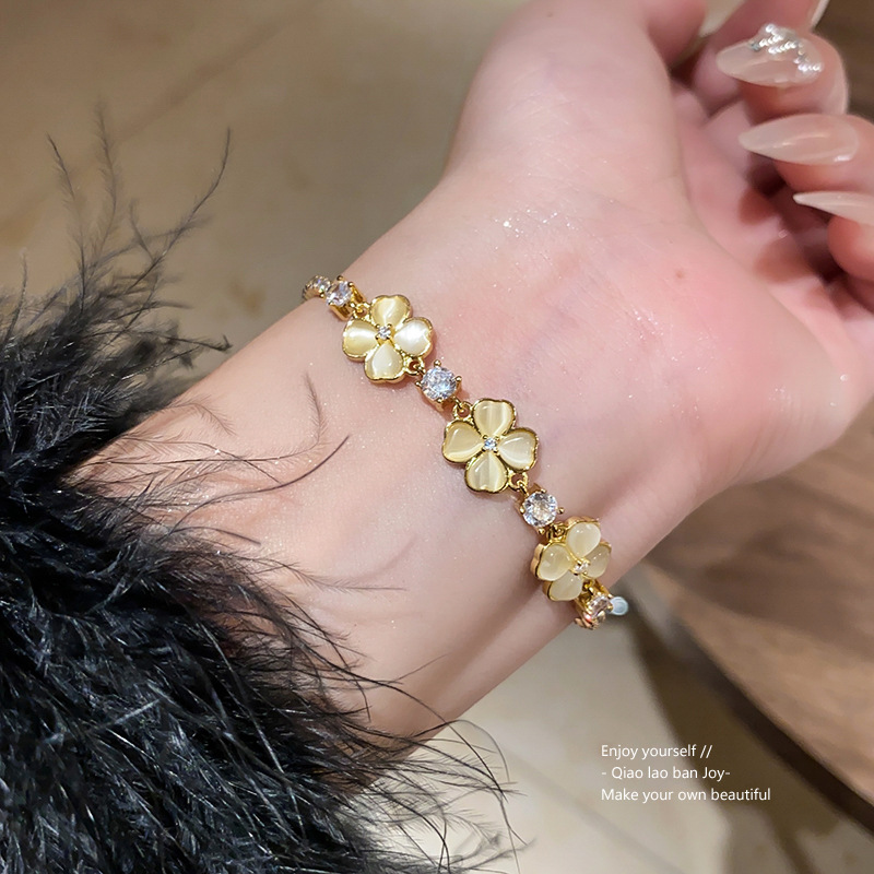 Gold - Tone Shell Flower & Zircon Adjustable Bracelet Elegant And Sweet Party And Daily Wear Gift For Her Delicate And Charming Jewelry