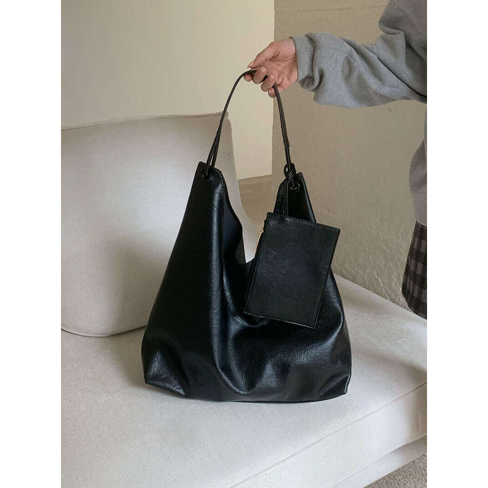 2025 New Autumn Winter Ins Casual Versatile Commuter Large Capacity Soft Leather Tote Student Class Shoulder Bag for Women