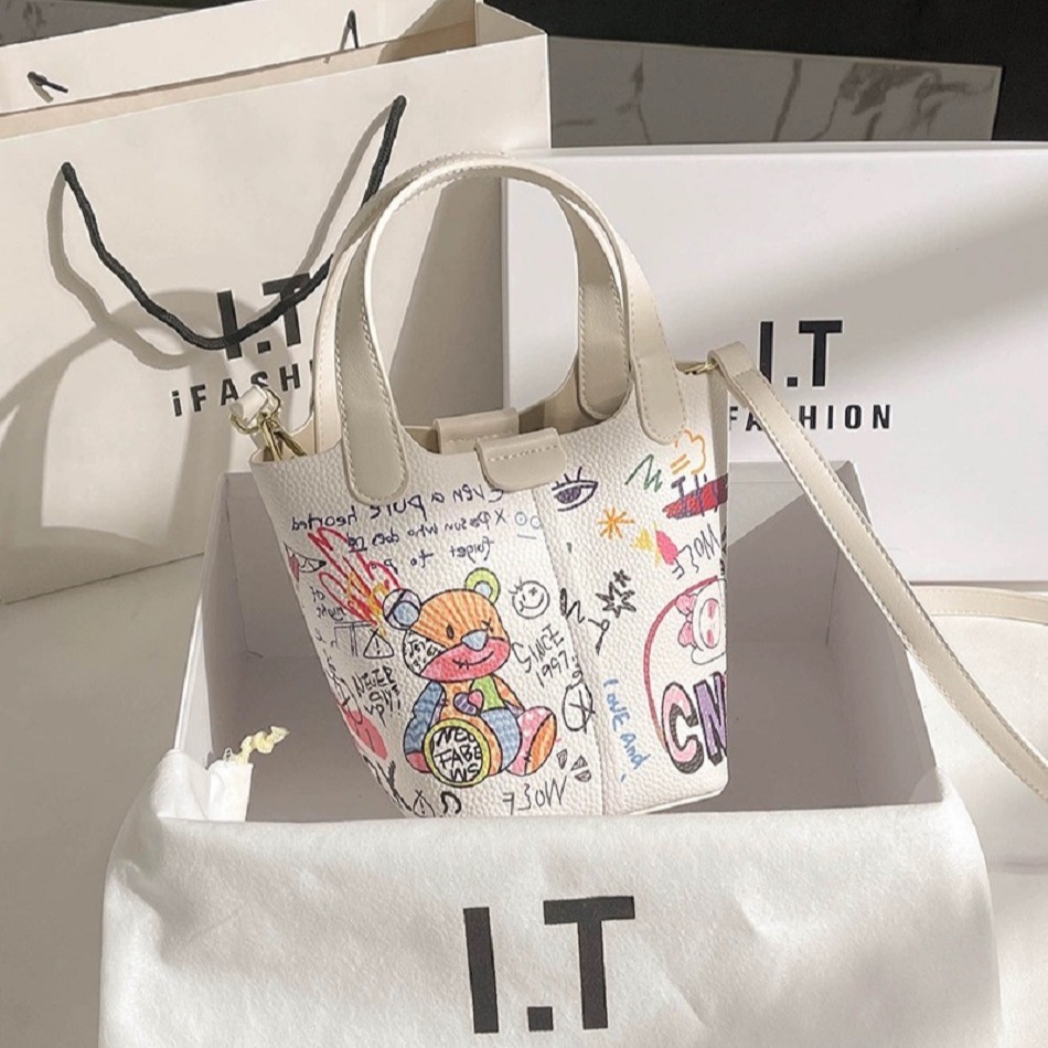 Free delivery designer bags Boston bag Pillow bag women new versatile handbag single shoulder crossbody bag Timeless Design white cute