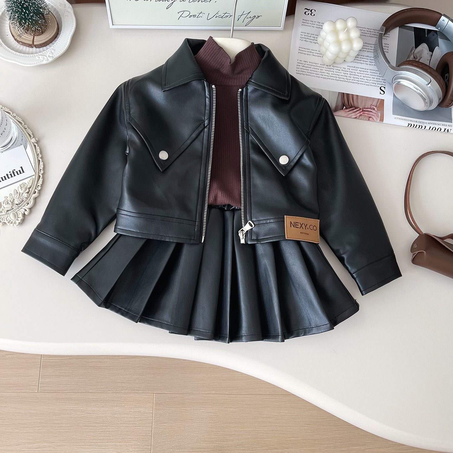 2025 New Korean Style Girls' Autumn Outfit Trendy Kids Temperament Chic Leather Jacket & Pleated Skirt Set