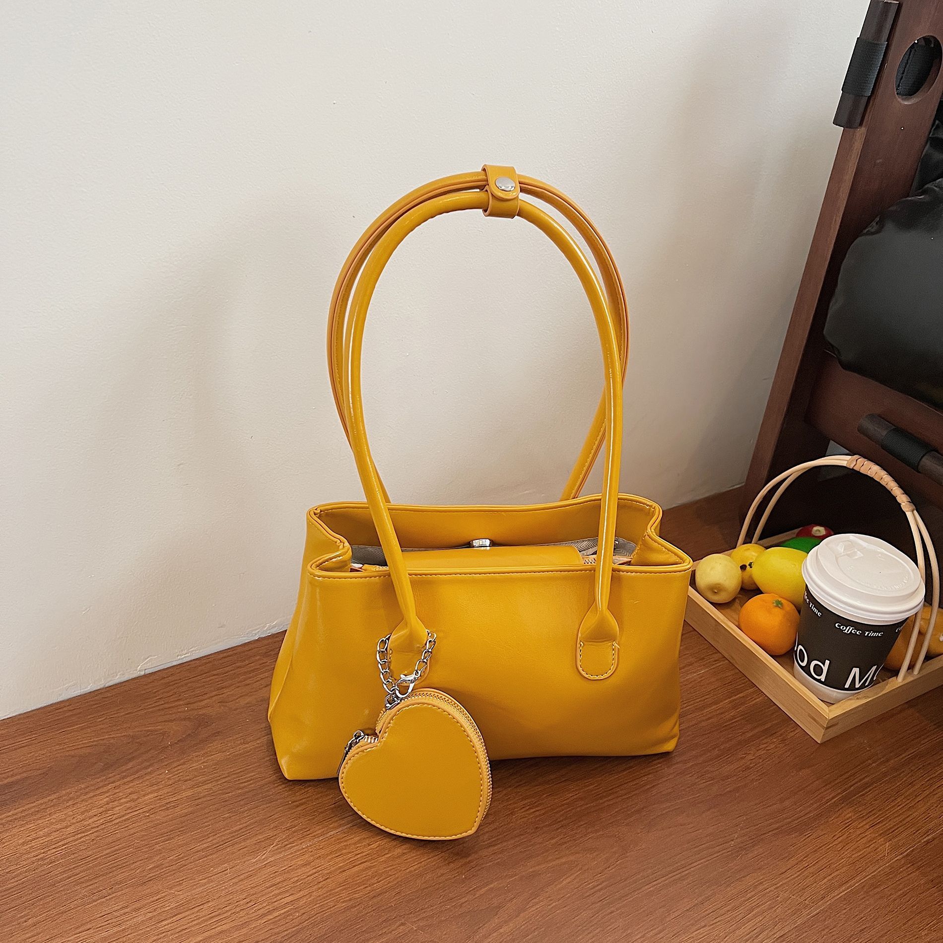 Autumn New Women s Shoulder Bag Autumn Armpit Bag Casual Heart shaped Simple Niche Bright Face Women s Handbag Fashionable Autumn New Designer Bag