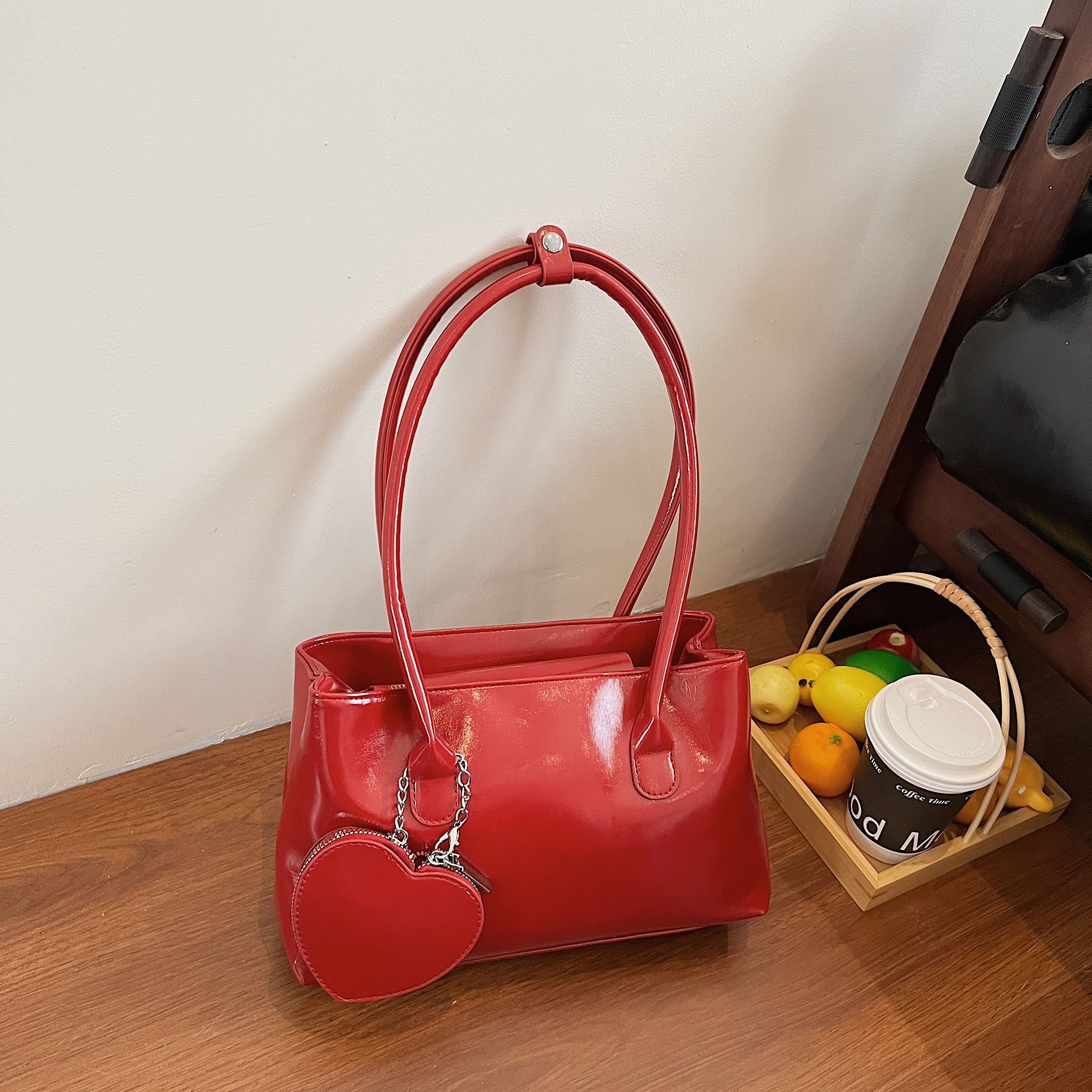 Autumn New Women s Shoulder Bag Autumn Armpit Bag Casual Heart shaped Simple Niche Bright Face Women s Handbag Fashionable Autumn New Designer Bag