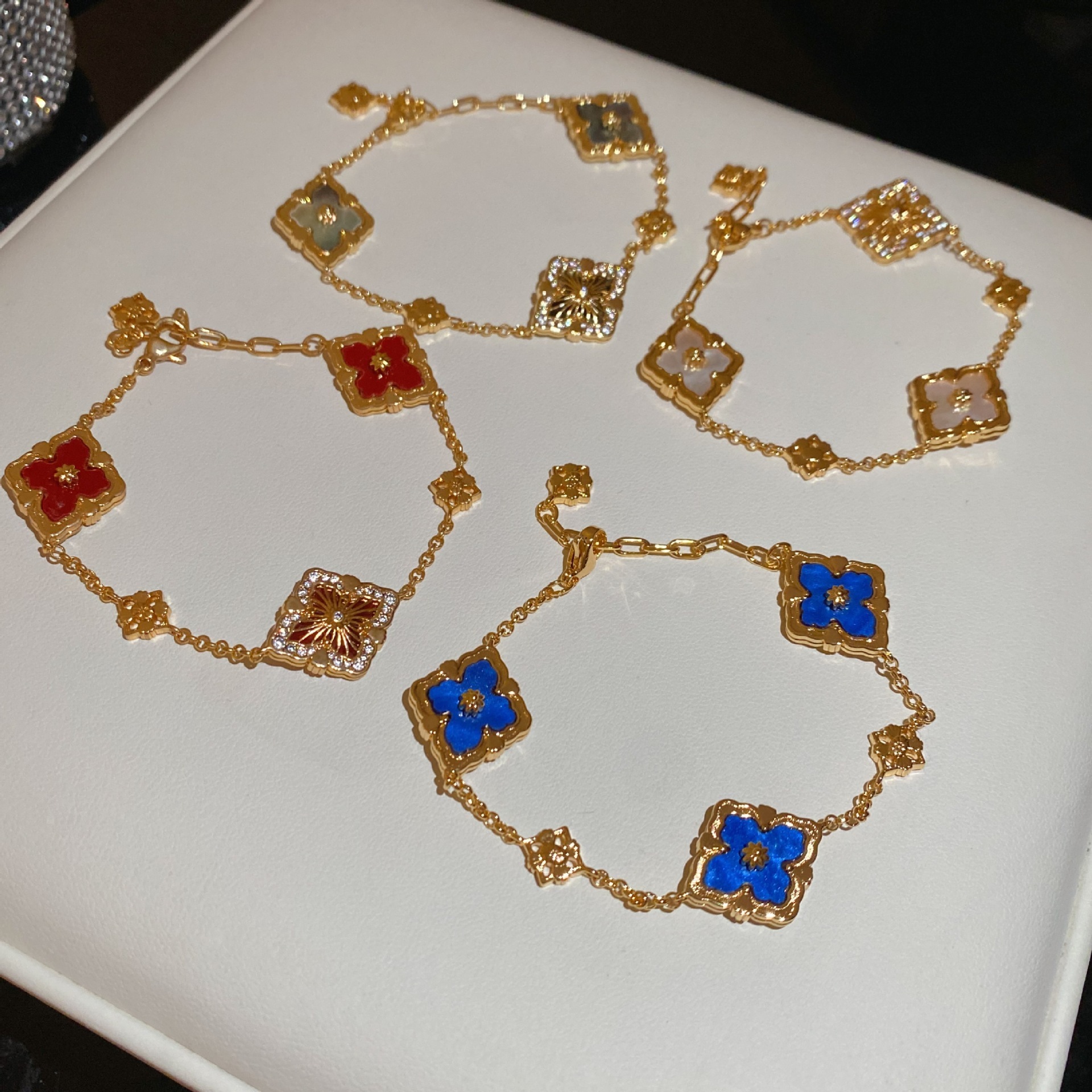 Real Gold Plated Zircon Double-Sided Flower Light Fashion Bracelet Palace Style High-End Elegant Jewelry