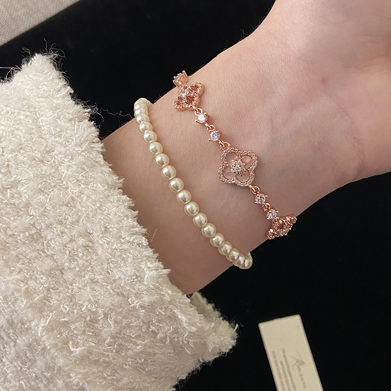 Natural Pink Shell Four-Leaf Flower Zircon Pullable Bracelet for Women Hollow Design Sense Elegant Exquisite Light Jewelry - view 3