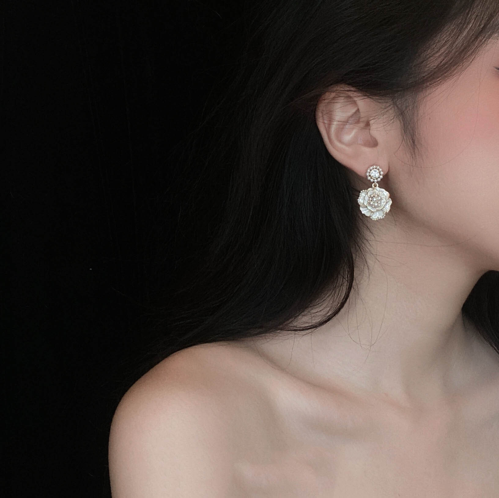 Sier Needle Pure Pearl Camellia Elegant High-end Earrings Studs French Style Ear Jewelry - view 4