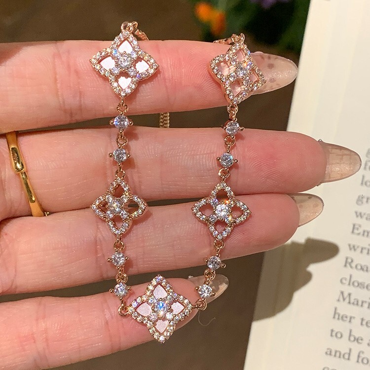 Zircon Hollow Mother-of-Pearl Flower Pull-Out Bracelet Light High-End Fashion Versatile Elegant Jewelry - view 7