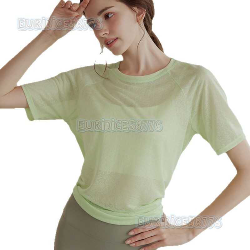 Loose Yoga Shirt for Women Lightweight Sports Top Slimming Quickdry Short Sleeve Tshirt New Summer Fitness Wear H250825