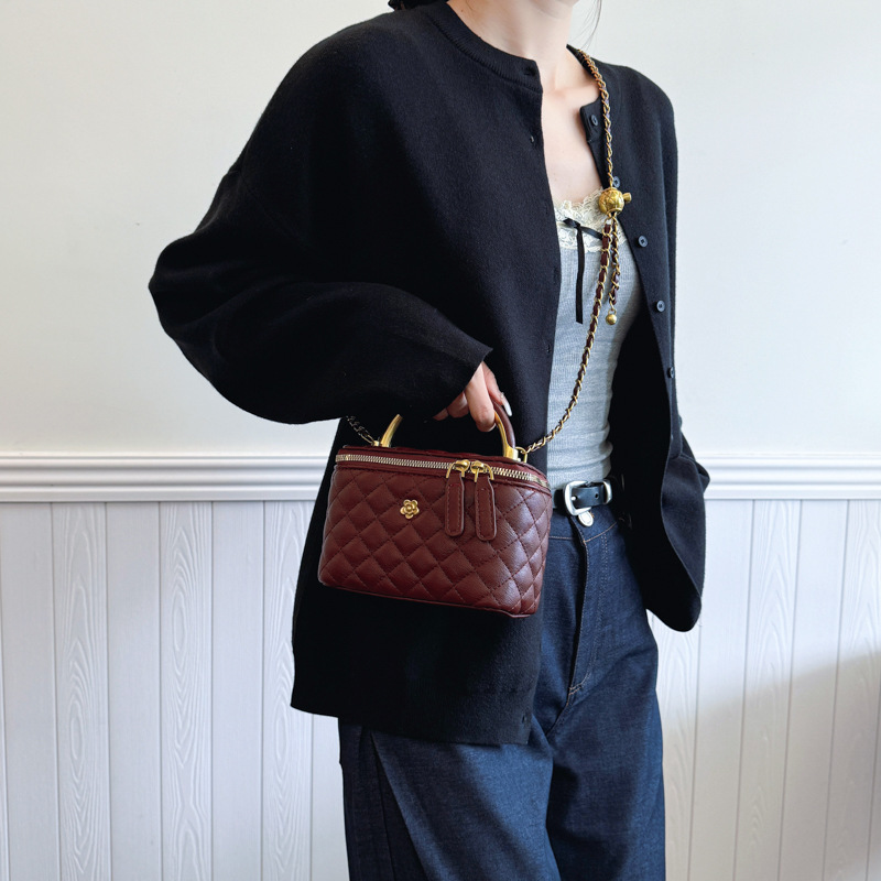 Vintage Fashion Handheld Box Bag For Women Free Delivery To Your Door New Luxury Bag Small Chanel Style Quilted Chain Shoulder Designer Bag Versatile 