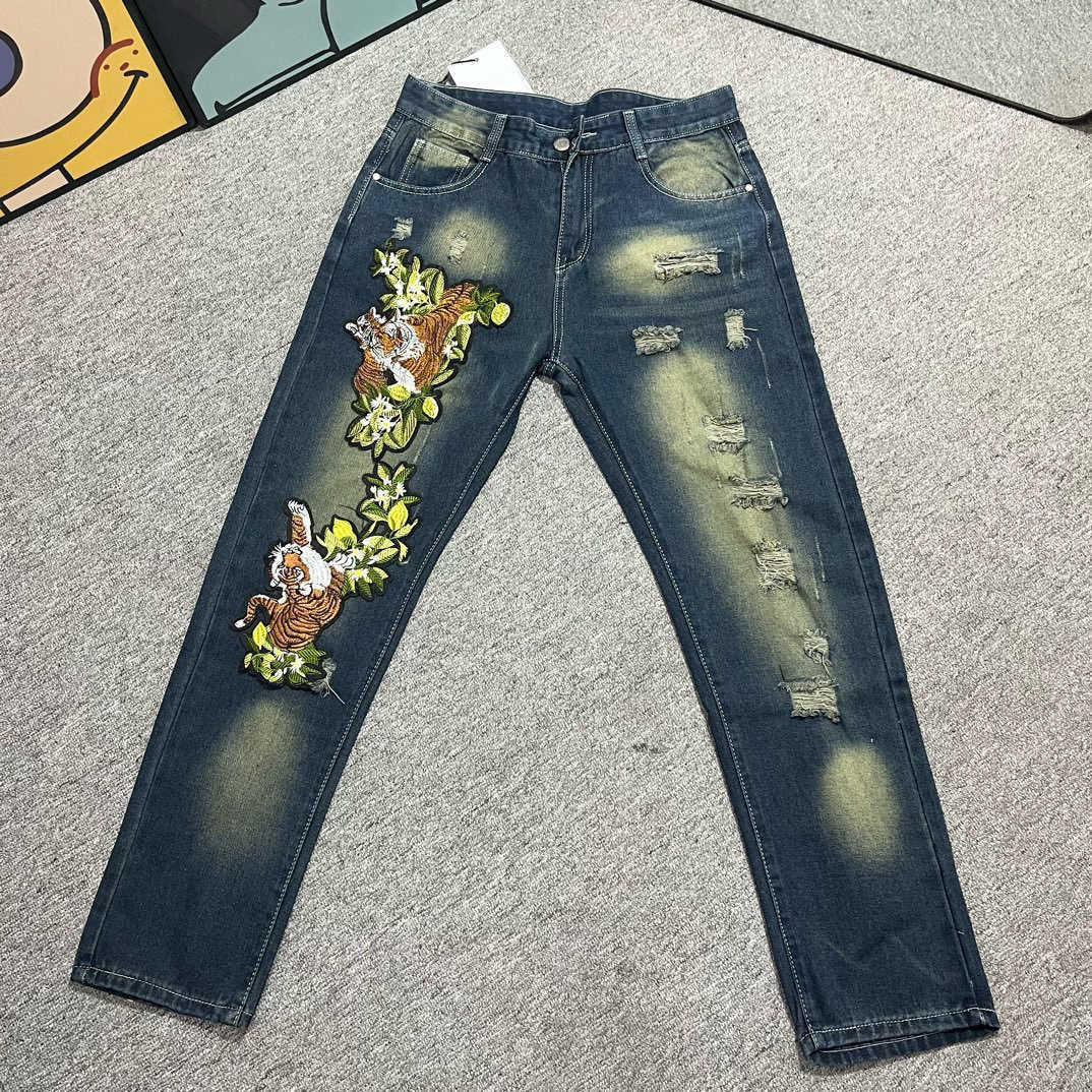 Vintage blue jeans embroidered with a tiger for men; loose straight-leg pants; American high street slim-fit trousers.L250826