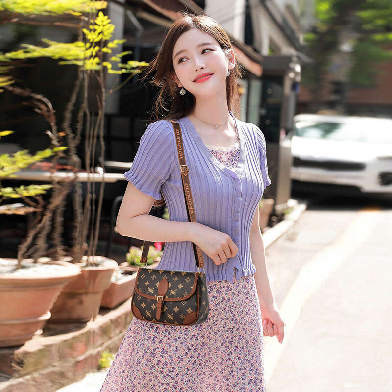 Designer Shoulder Bag Fashionable Underarm Bags Phone Bag Commuter Bag and Womens Casual Single Shoulder Bags