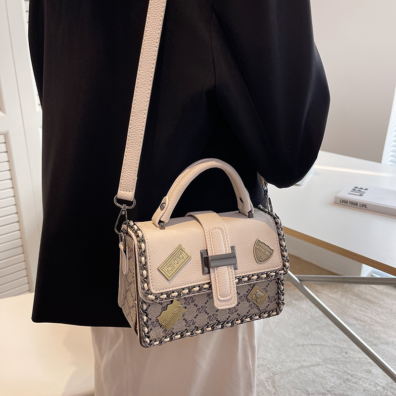 Free Shipping 2025 New Designer Bag Vintage Badge Handbag Small Square Bag Chain Niche Design Shoulder Crossbody Heavy Craft Bag For Women High Qualit