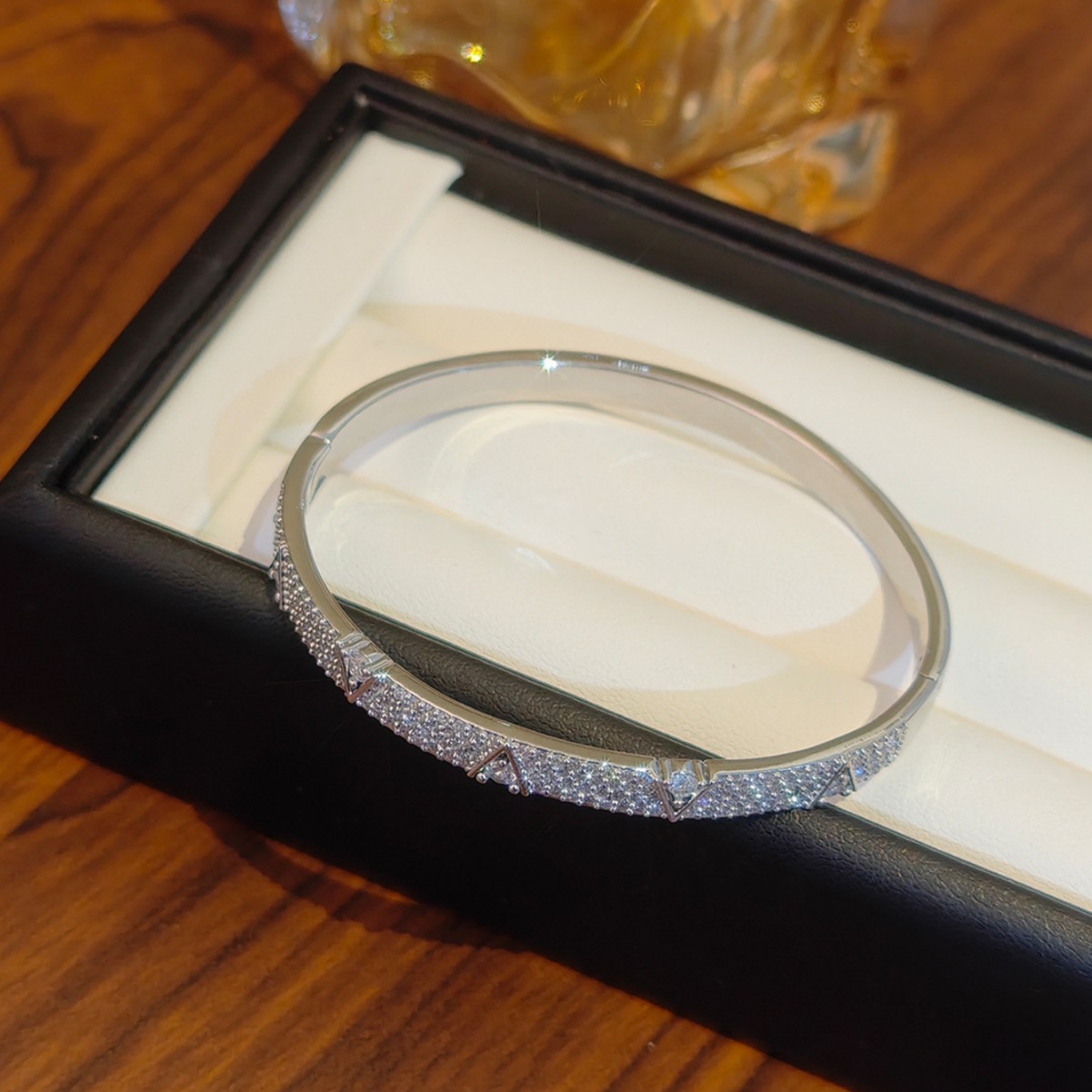 European and American hot selling versatile fashion four leaf flower fashion light luxury high-end zircon bracelet full diamond versatile niche women&