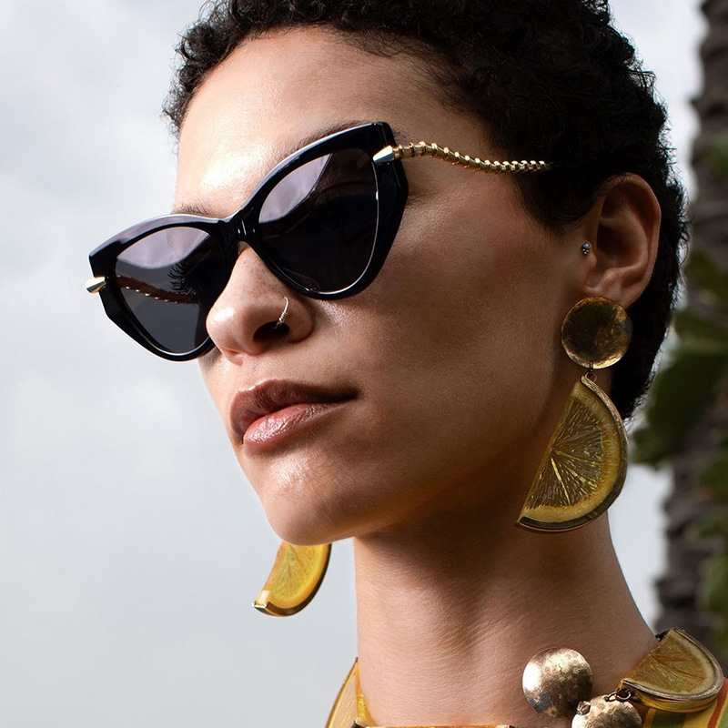 2025 Trendy Chain Cat Eye Sunglasses for Women Stylish Retro Over sized Sun Glasses with UV Protection