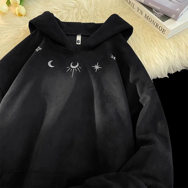 Suede Sweatshirt Men Retro Street Loose Hoodie Embroidery Pattern Gothic Style Hooded Sweatshirt Autumn Male Sweatshirts 250826