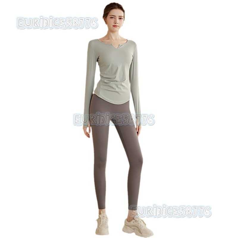 Yoga Shirt with Chest Pads for Women Slim Fit Long Sleeve Professional Pilates Training Fitness Top for Autumn H250825