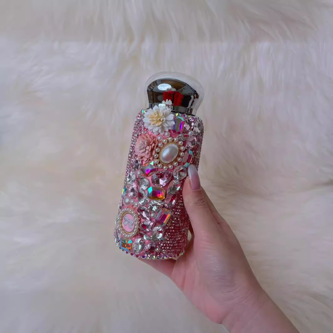 Designer Diamond Water Bottle Luxury Rhinestone Stainless Steel Cups Bling Flask Refillable Insulated Thermal Mugs Glitter Pearl Bracelet Camellia Tum