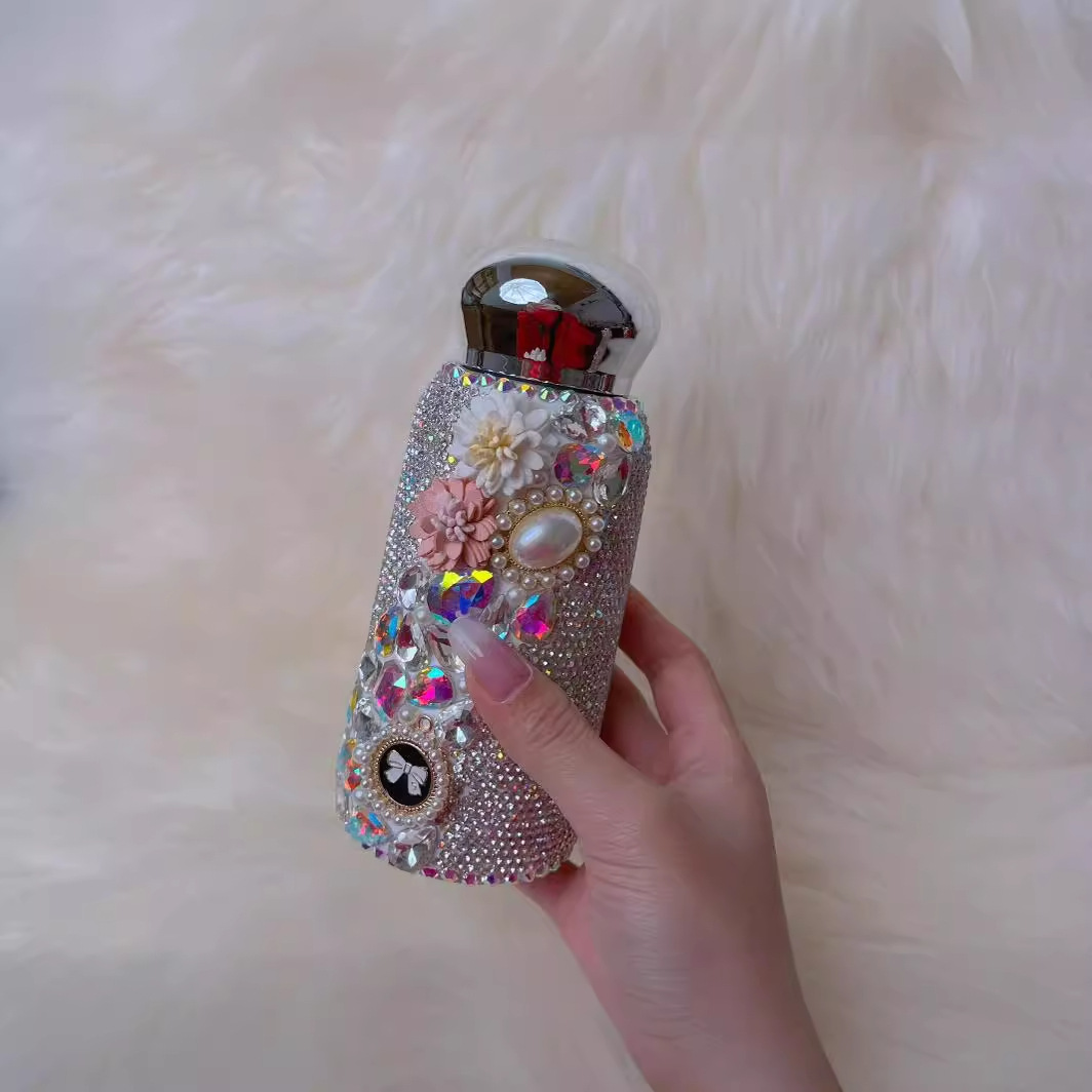 Designer Diamond Water Bottle Luxury Rhinestone Stainless Steel Cups Bling Flask Refillable Insulated Thermal Mugs Glitter Pearl Bracelet Camellia Tum