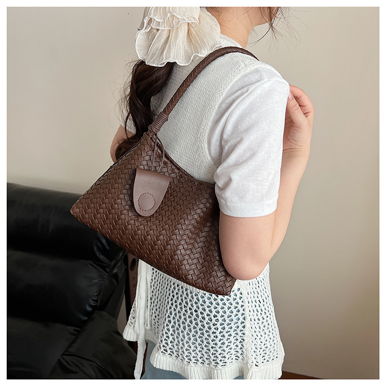Autumn New Women s Shoulder Bag Women s Hand Woven Armpit Bag Fashionable Casual Handbag Large Capacity French Niche Woven Armpit Bag Autumn New Desig
