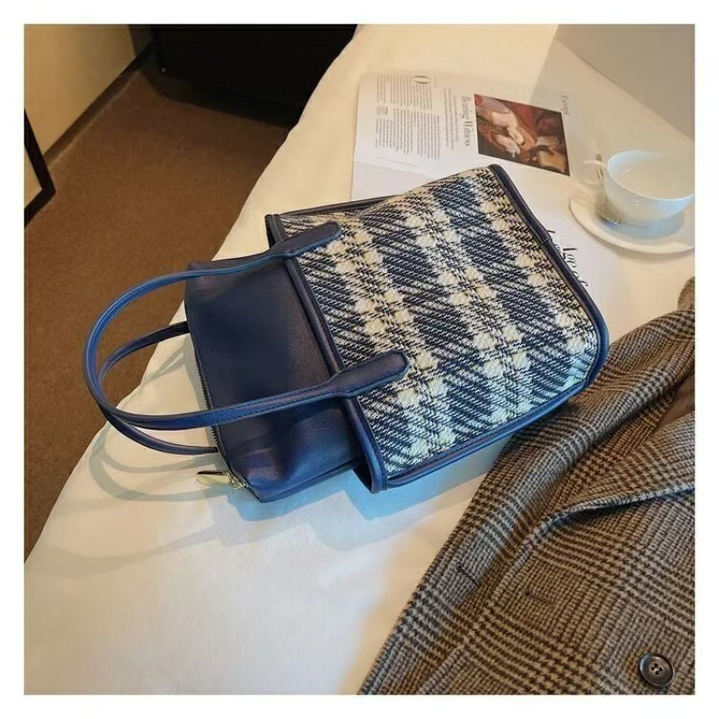 Autumn New Women s Shoulder Bag Niche Women s Bucket Bag Large Capacity Fashionable Handbag Autumn New Designer Bag Vegetable Basket Handbag