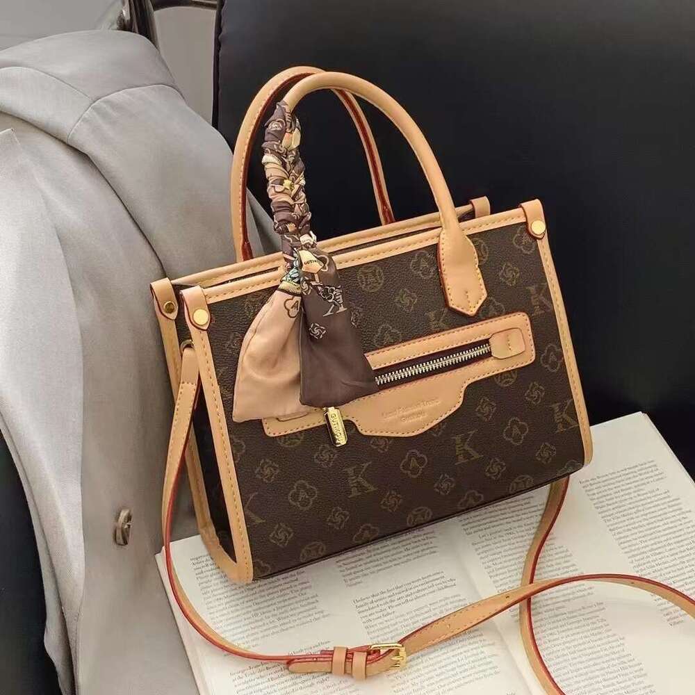 Designer Bag Luxury Bag Women's Airport Commuter - Medium Square Shoulder Purse With Zipper Pockets, American Style Crossbody Shoulder Bag Daily 