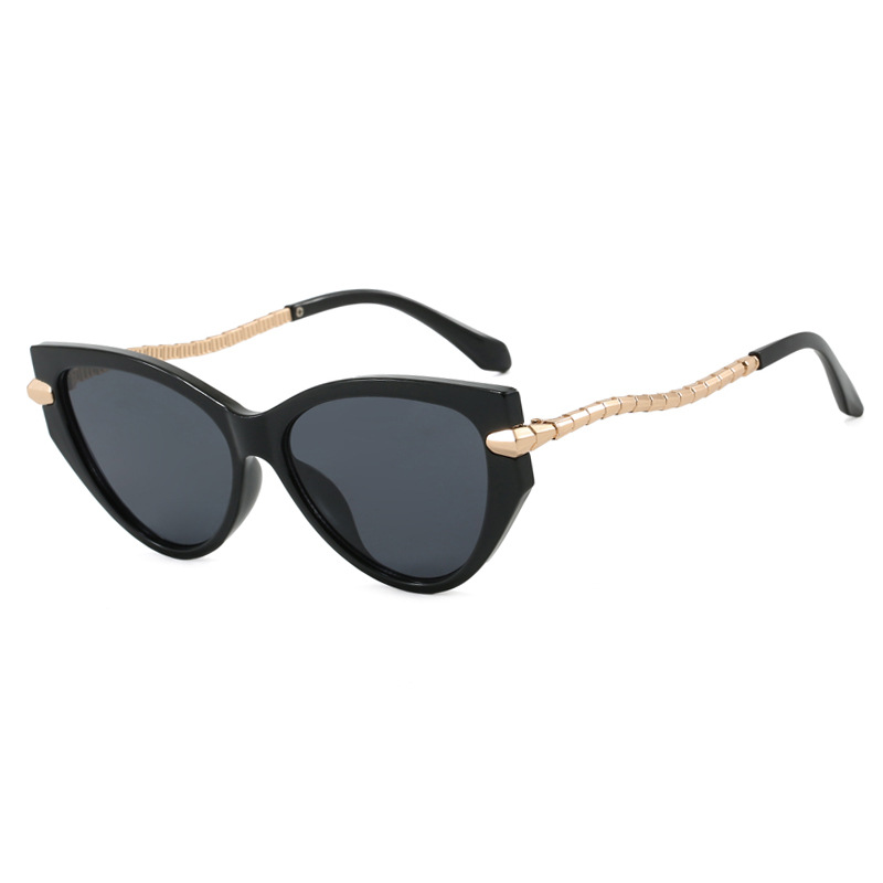 2025 Trendy Chain Cat Eye Sunglasses for Women Stylish Retro Over sized Sun Glasses with UV Protection