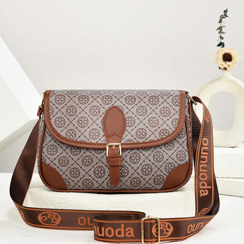 Designer Shoulder Bag Fashionable Underarm Bags Phone Bag Commuter Bag and Womens Casual Single Shoulder Bags