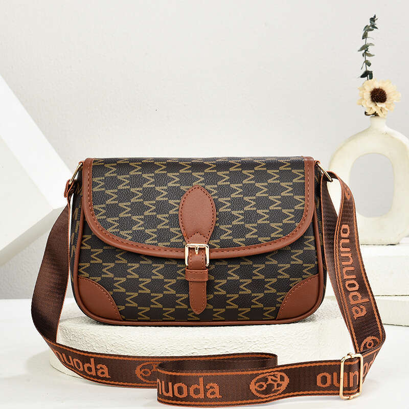 Designer Shoulder Bag Fashionable Underarm Bags Phone Bag Commuter Bag and Womens Casual Single Shoulder Bags