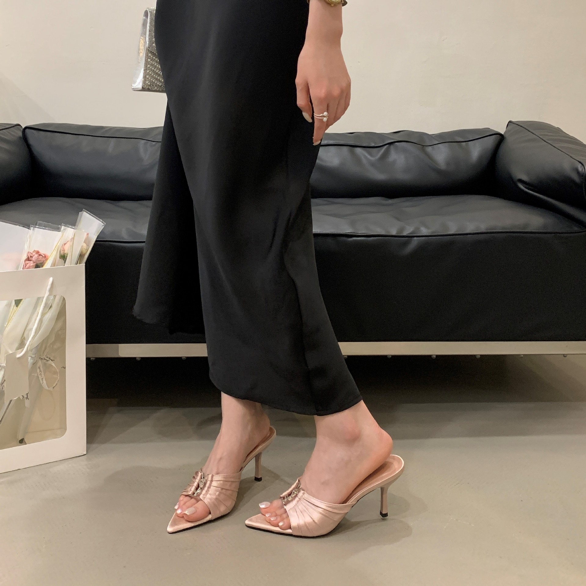 Designer Slippers 2025 Summer Fashion Mid-heel Metal Buckle Pointed Toe Exposed Sexy Flip-flops Stiletto High Heels One-shoulder Slippers free shippin