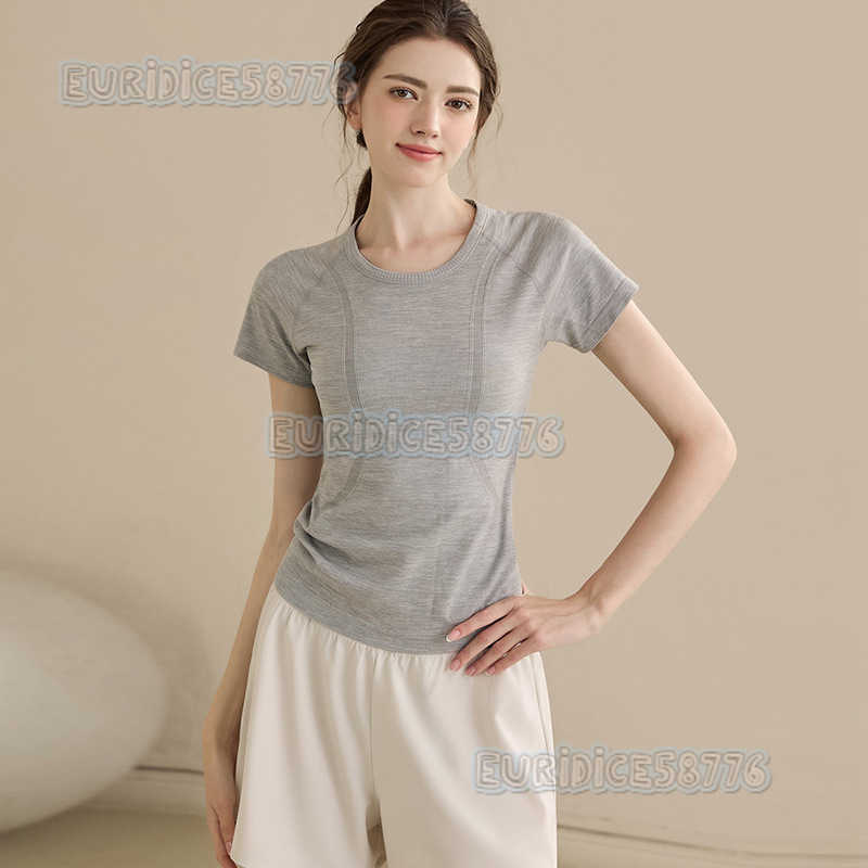 Highend Seamless Tightfitting Yoga Clothes Shortsleeved Womens Sports Tops Pilates Training Fitness Clothes Summer H250825