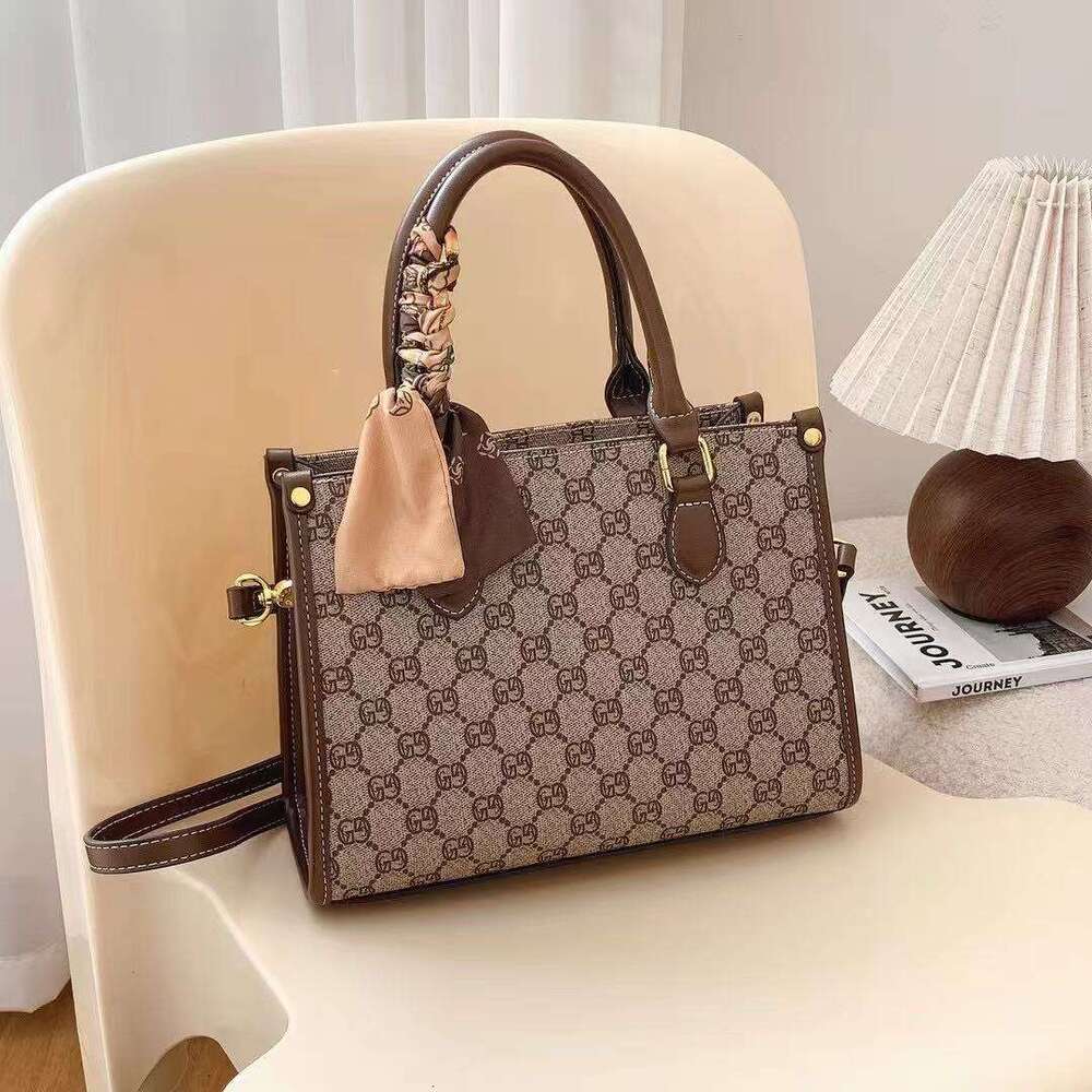 Designer Bag Luxury Bag Women's Tote - Lock Detail Shoulder Bag, Medium Size Crossbody Purse Daily Shoulder Bag Use Work Commute