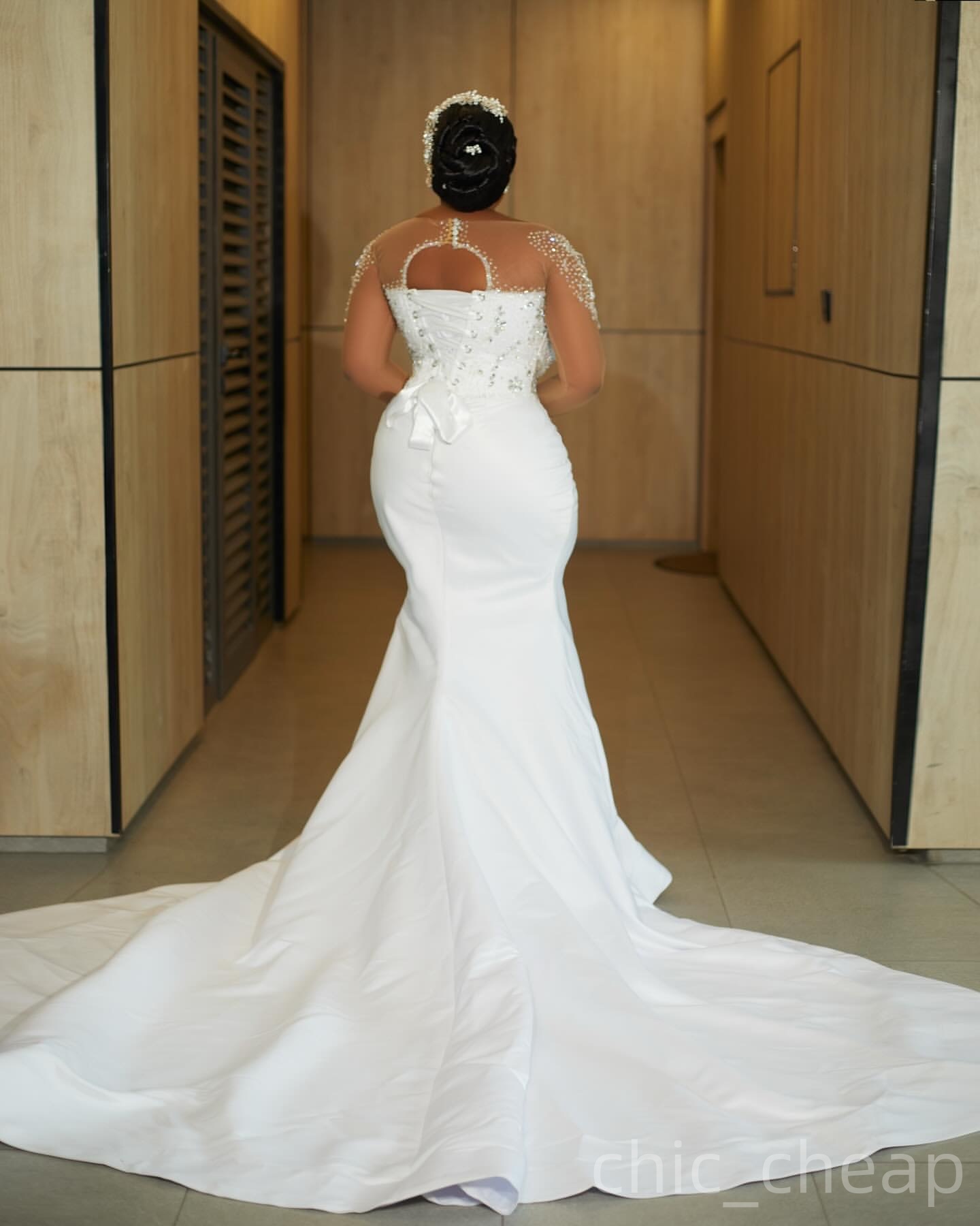 2025 Aso Ebi Plus Size White Mermaid Wedding Dress Rhinestones Beaded Sheer Neck Full Sleeves Satin Vintage Bridal Gowns Dresses ZJ0686