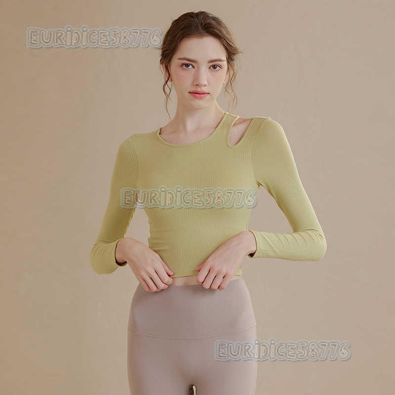 Womens Yoga Top with Chest Pads Pilates Training Wear Running Fitness Shirt Slimming Tight Long Sleeve Sports Top H250825