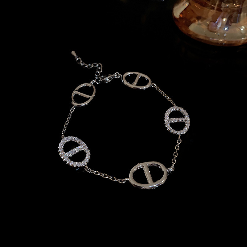Trendy Fashion Commuter Pig Nose Shape Necklace Light High-end Feel Versatile Jewelry Bracelet for Women - view 4