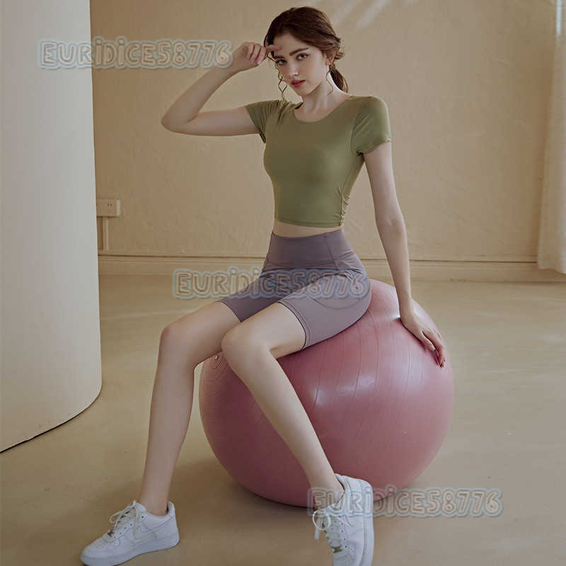 Yoga Top for Women with Chest Pads Pilates Clothing Celebrity Style Breathable Fitness Wear Training Running Tight Shirt for Summer H250825