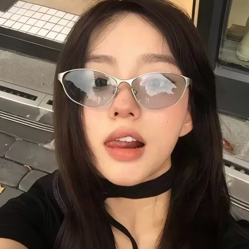 Y2K Cat Eye Metal Sunglasses Trendy UV Protection Shades for Women Street Style