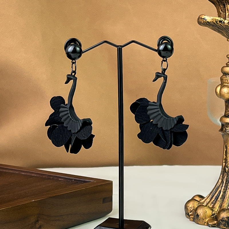 French Retro Elegant Black Swan Earrings Minimalist Luxury Statement Earrings for Women