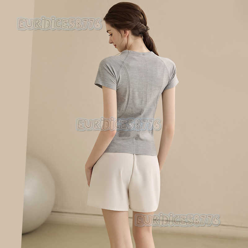 Highend Seamless Tightfitting Yoga Clothes Shortsleeved Womens Sports Tops Pilates Training Fitness Clothes Summer H250825