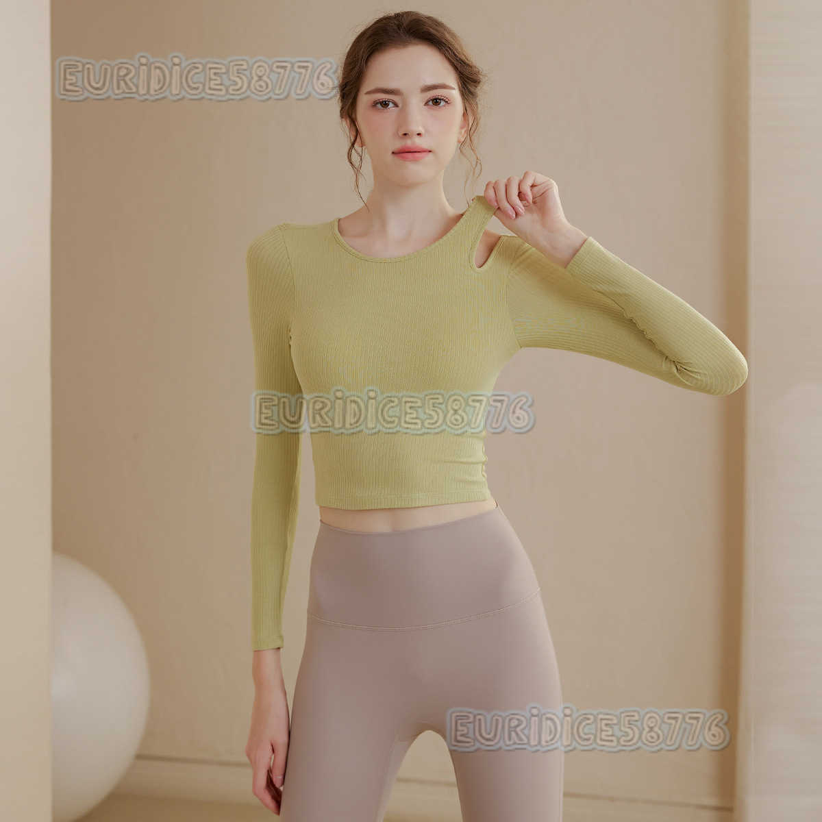 Womens Yoga Top with Chest Pads Pilates Training Wear Running Fitness Shirt Slimming Tight Long Sleeve Sports Top H250825
