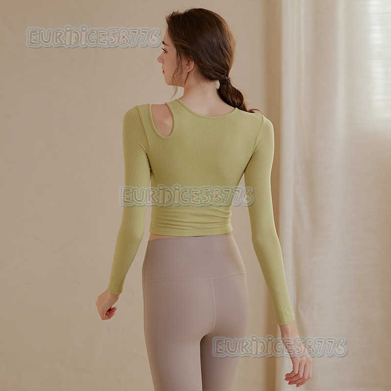 Womens Yoga Top with Chest Pads Pilates Training Wear Running Fitness Shirt Slimming Tight Long Sleeve Sports Top H250825