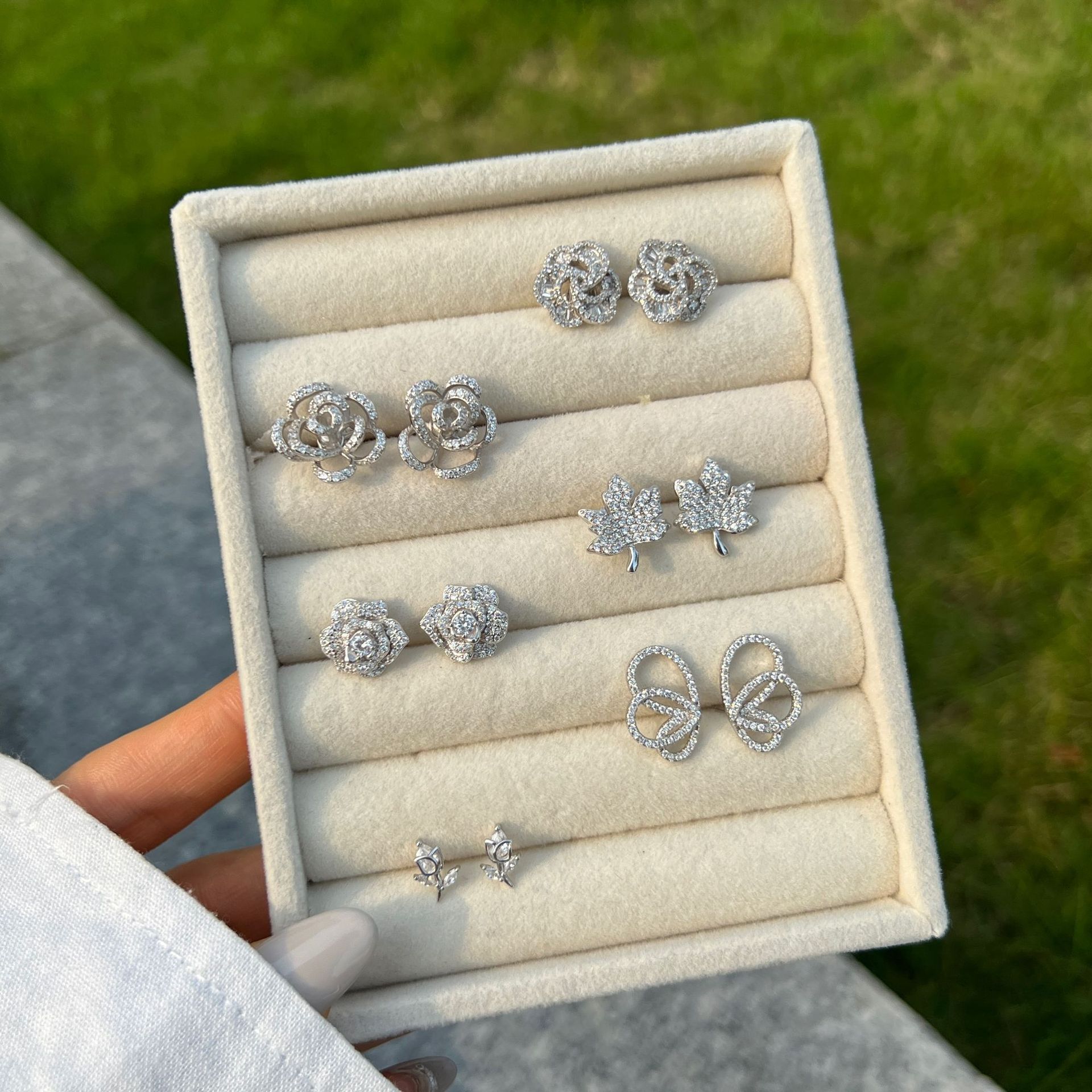 designer jewelry S925 Sterling Silver Four-Leaf Clover Earrings for Women Inlaid with Zircon Fashion Light Luxury Flower Earrings Live Streaming Facto