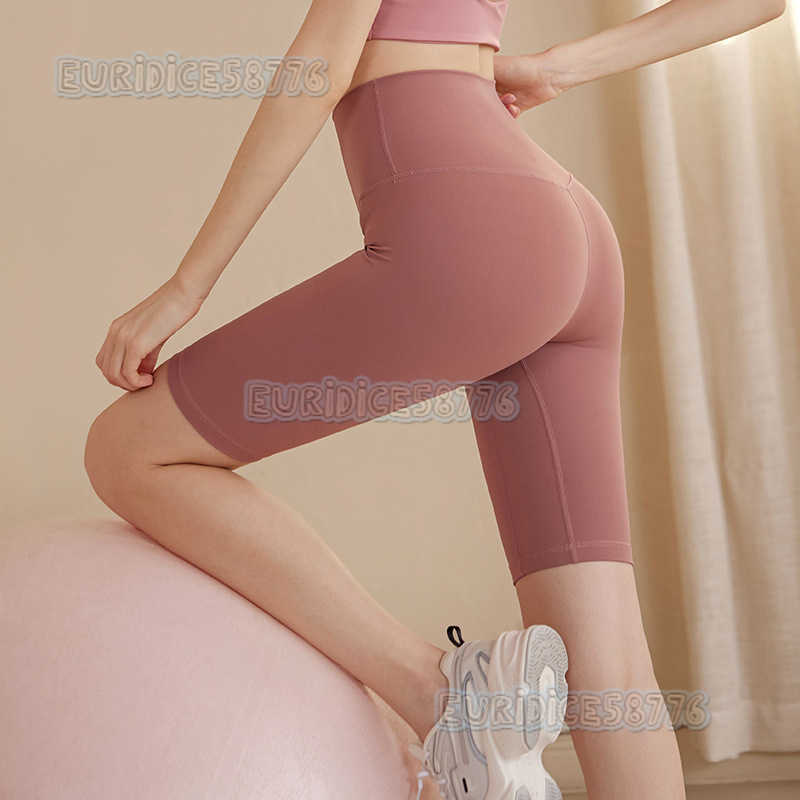 2025 New Sports Shorts for Women Fivepoint Tight Yoga Pants Highwaisted Buttlifting Fitness Pants Running and Cycling Pants for Summer H250825
