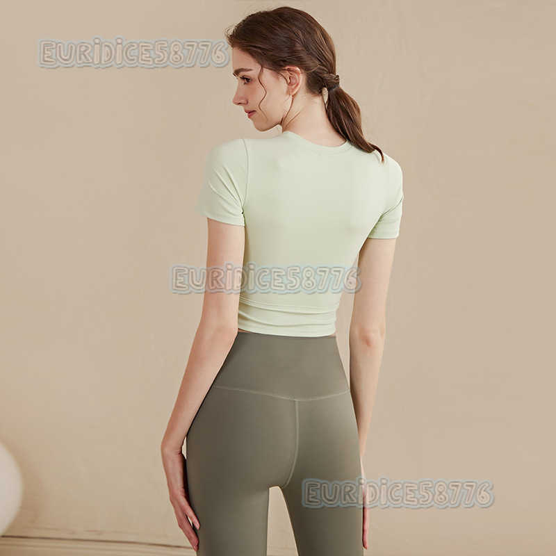 Highend Yoga Shirt with Chest Pads for Women Short Sleeve Sports Top Tightfitting Pilates Training Fitness Wear for Summer H250825